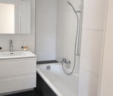 Helle frisch renovierte Wohnung - Foto 2