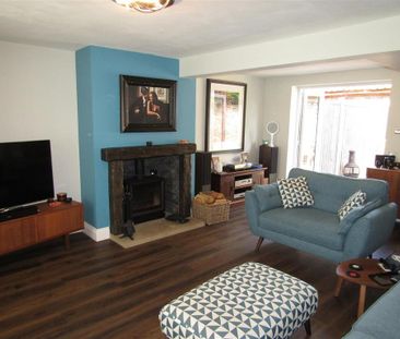 4 bedroom end of terrace house to rent - Photo 1