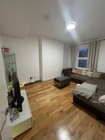 3 Bedroom Flat To Let - Photo 3