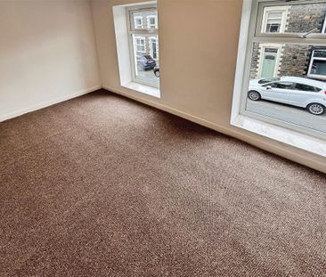 North Road, PORTH - Photo 1