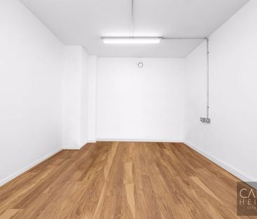 Whitechapel Road, London - Photo 3