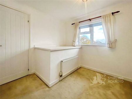 Applegarth Avenue, Guildford, Surrey, GU2 8LX - Photo 4