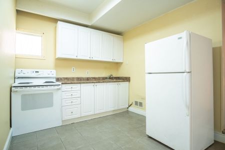 For Lease - 399 Lawrence Avenue Unit# Basement, Toronto, Ontario - Photo 4