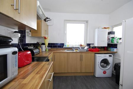 4 bedroom house to rent - Photo 3