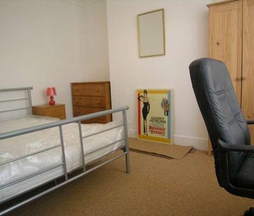 Bedroom Detached House In Winton, BH9 - Photo 5