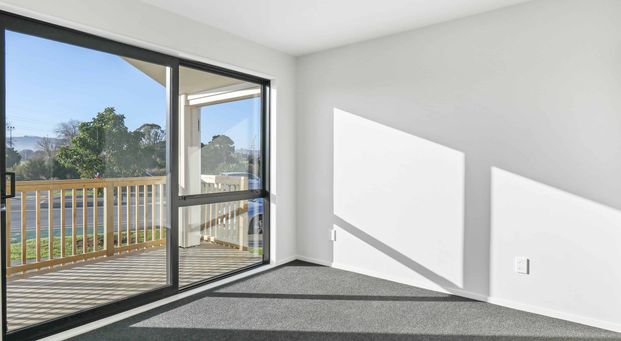 Three bedroom beauty! - Photo 1