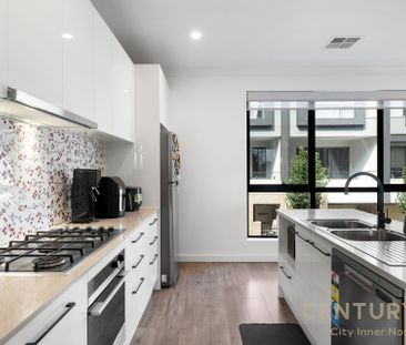 Exclusive Modern Living – 3-Storey Designer Townhouse - Photo 3