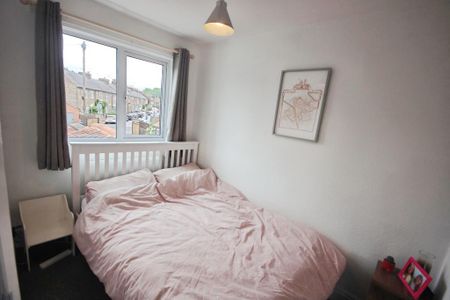2 bedroom terraced house to rent - Photo 4