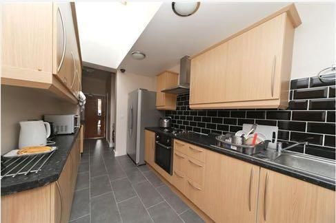 1 bedroom in a house share to rent - Photo 1