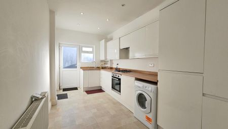 2 bedroom flat to rent - Photo 4