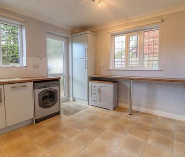 2 bedroom semi-detached house to rent - Photo 2