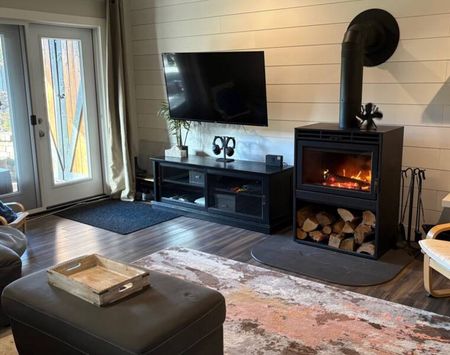 Executive 4 bedroom 3 bathroom home in Bedford - Photo 2