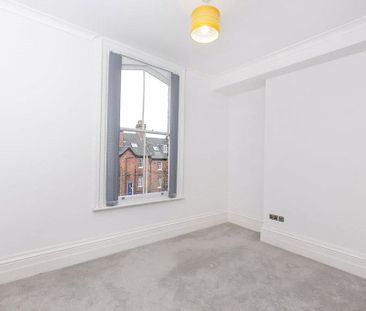 A stunning, 2 bedroomed apartment on the first floor of this handso... - Photo 2