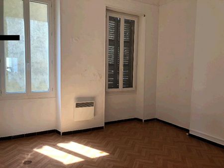 Appartement 2 pièces 65m2 MARSEILLE 1ER 770 euros - Photo 3