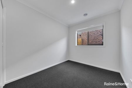 35 Leger Street, Manor Lakes, VIC 3024 - Photo 4