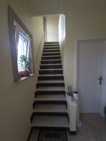 Halfopen gezinswoning in rustige wijk - Photo 4