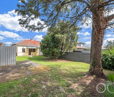 Open the Door to Comfort and Convenience on Dunorlan - Photo 5