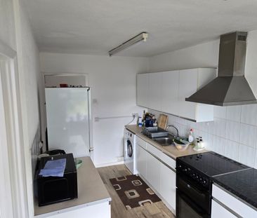 2 Bed Flat, Violet Lane, CR0 - Photo 5