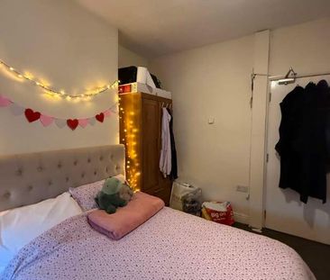 Bright & Lovely-bedroom House // Claude Street, NG7 - Photo 6