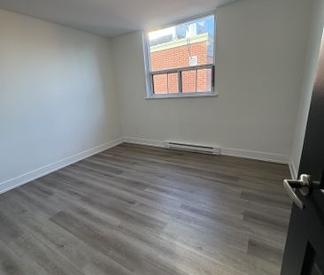 1 bedroom 1 bathroom unit available in bolton - Photo 2