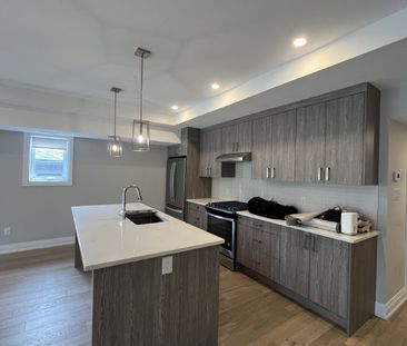 427 Ravenhill Avenue - 3 - Photo 1
