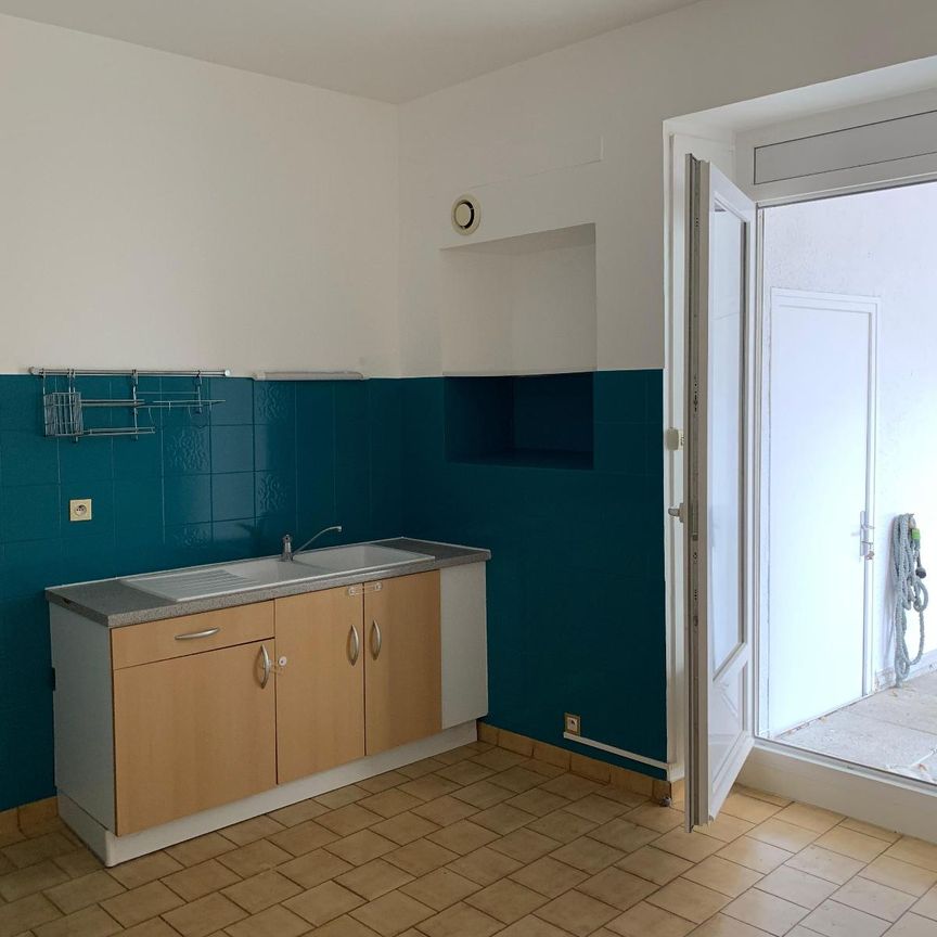 Location Appartement 3 pièces 75m² VALLON PONT D ARC 07150 - Photo 1