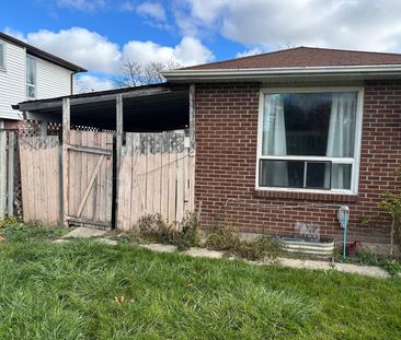 For Lease - 22 Shalom Crescent Unit# Main Floor, Toronto, Ontario - Photo 3