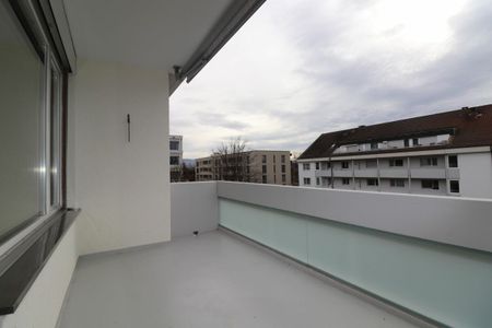 Nähe Rauracherzentrum in Riehen - schöne 5-Zimmerwohnung im 3.OG - Photo 3