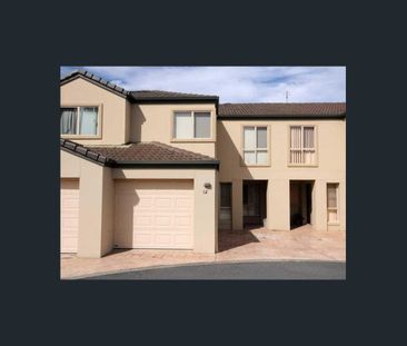 Spacious Living - Photo 6