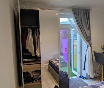 House share to rent - Photo 3