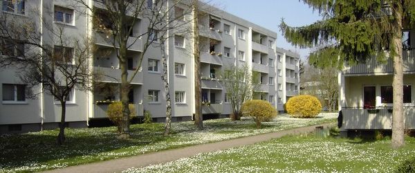 2 Zimmer, Küche, Bad, Loggia, 2.OG links - Photo 1