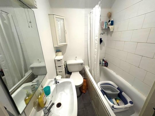 11 London Road, Guildford - 1 bedroomProperty for lettings - Seymours - Photo 1