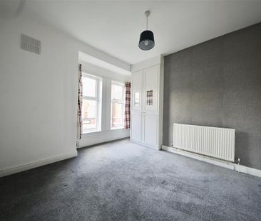 2 bedroom end of terrace house to rent - Photo 3