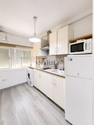 Alquiler de piso en Avenida de Cánovas del Castillo - Photo 1
