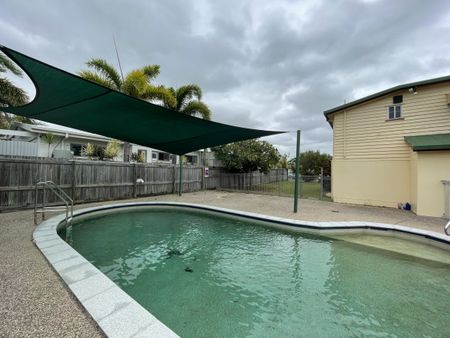 Large home with pool and close to the beach - Photo 5