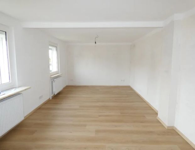 Modernisierte 3-Zimmer-Maisonette-Wohnung im gepflegten Zweifamilienhaus. - Foto 1
