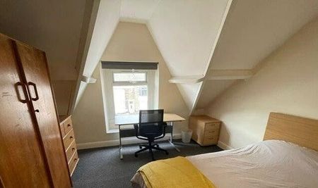 8 bedroom terraced house to rent - Photo 2