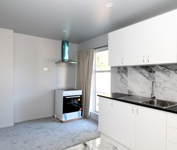 16 Avonleigh Road, Green Bay, Auckland - Photo 2