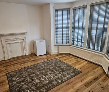 Room in a Shared House, Quadrant Road, CR7 - Photo 1