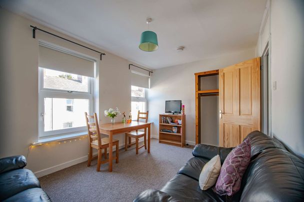 Ideal location for all Universities! - Photo 1