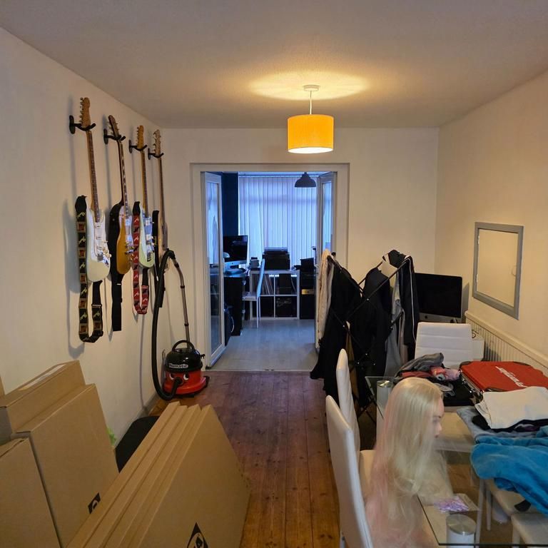 3 bedroom semi-detached house to rent - Photo 1