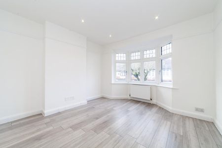 3 bedroom flat to rent - Photo 2