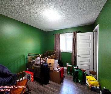 UPPER UNIT 3 BED, 1.5 BATH, BUILT IN 2016 IN-FILL HOME W/ DBL GARAG... - Photo 2