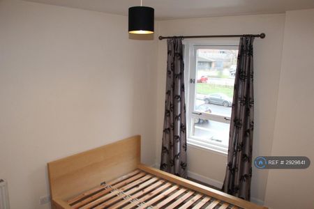 3 bedroom flat to rent - Photo 2