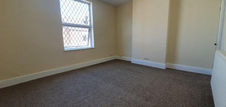 3 bedroom end of terrace house to rent - Photo 3