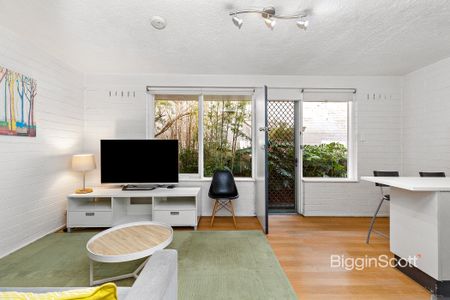 SPACIUS ONE BEDROOM - Photo 3