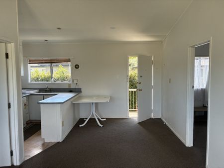 Nice and tidy great location - Photo 2