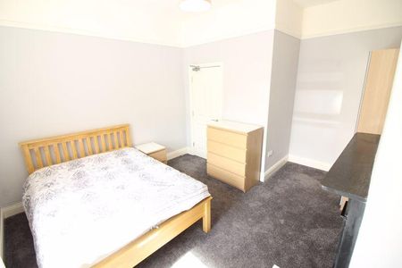 6 bedroom terraced house to rent - Photo 4