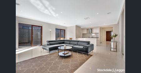 Luxury Henley Living in a Prime Craigieburn Location - Photo 2