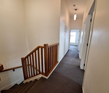 Contemporary Townhouse - Photo 3